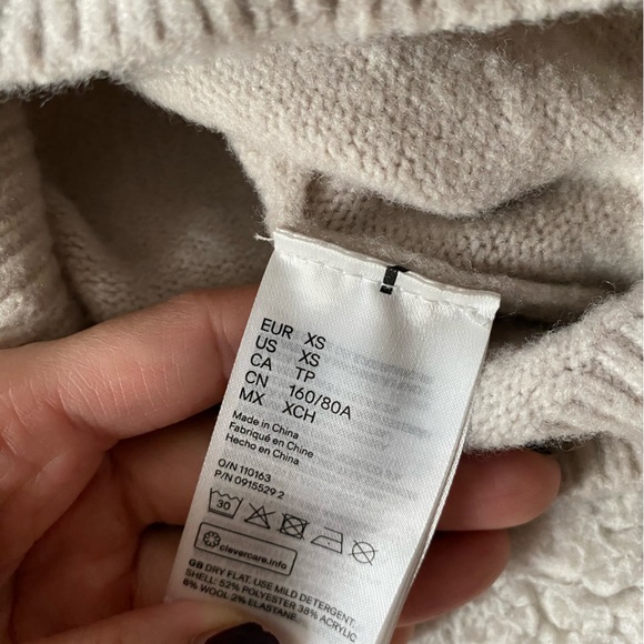 H&M puff sleeve square neck sweater - Picture 8 of 8